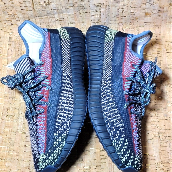 Yeezy Boost 350 V2 Yecheil Men's Size          8.5 New with Tags and Box - Picture 4 of 13